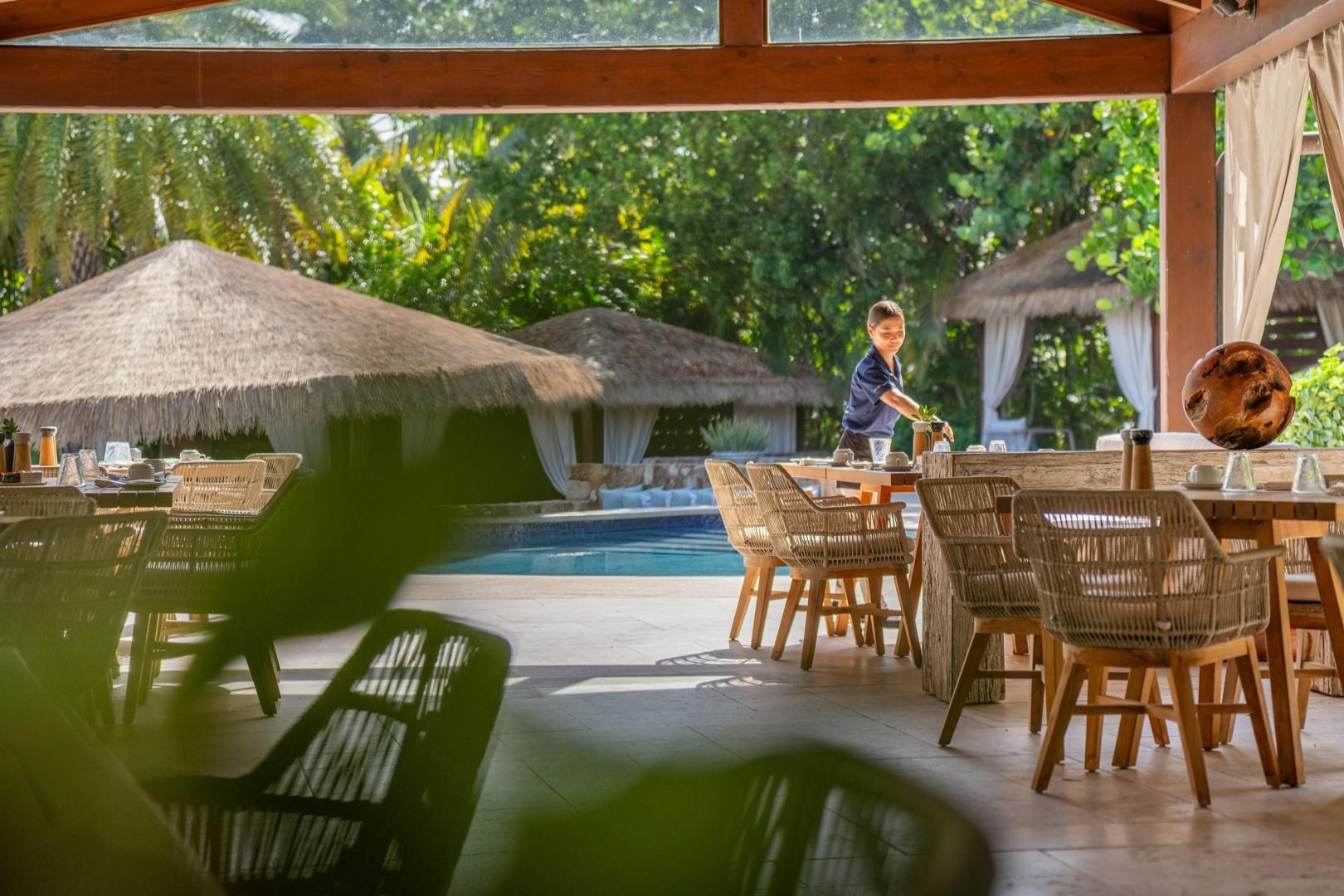 09-beach-club-dining-terrace.jpg