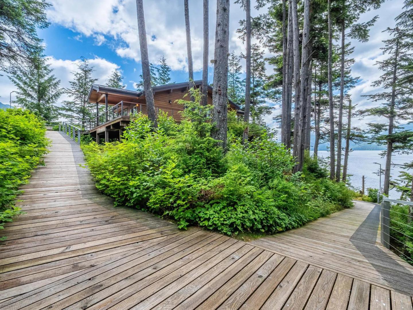 Guckers Island – Private island in Alaska, United States