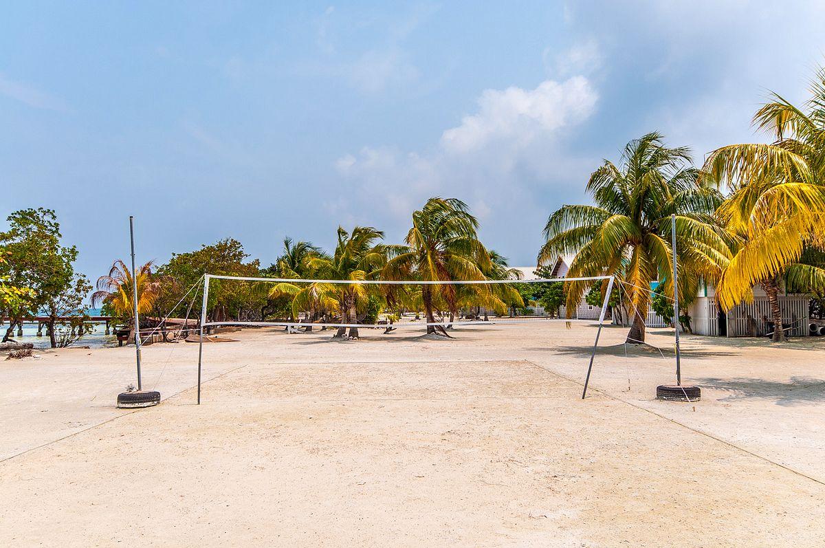 Jewel Caye image