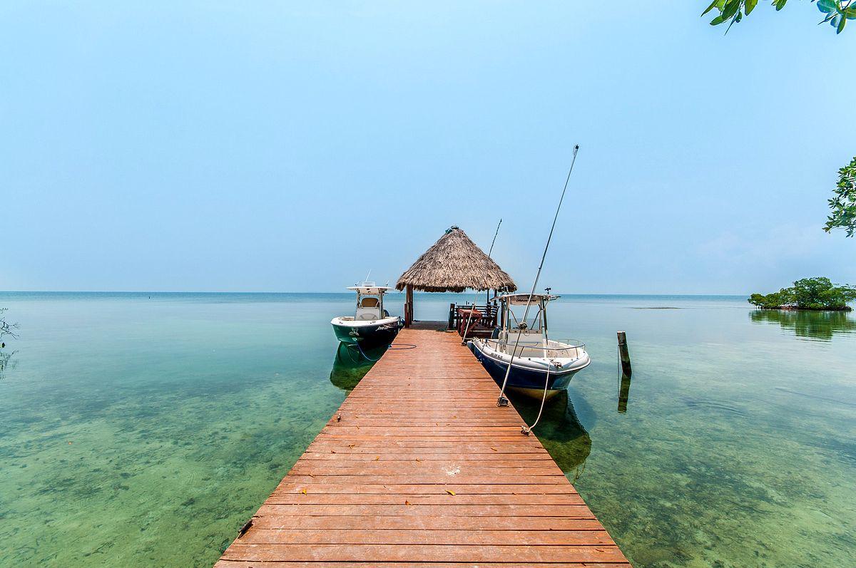Jewel Caye image