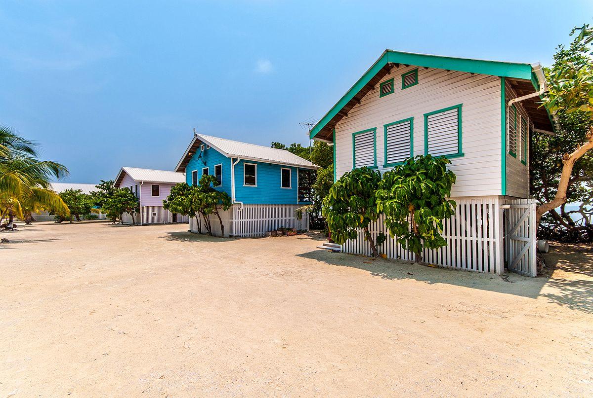 Jewel Caye image