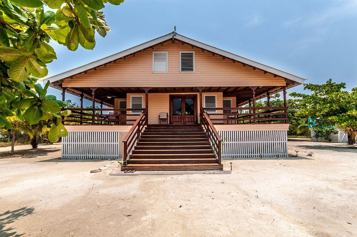 Jewel Caye image