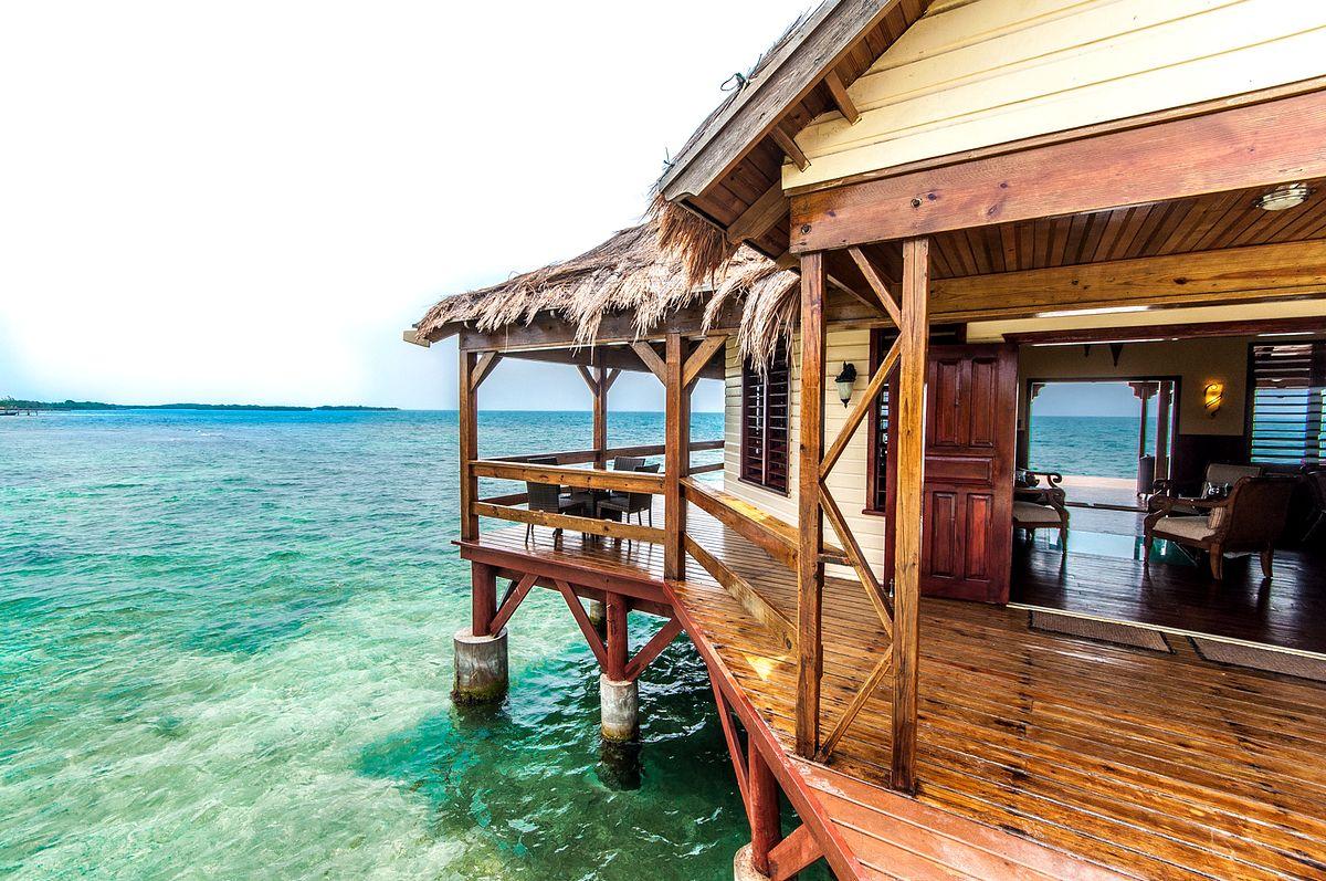 Jewel Caye image