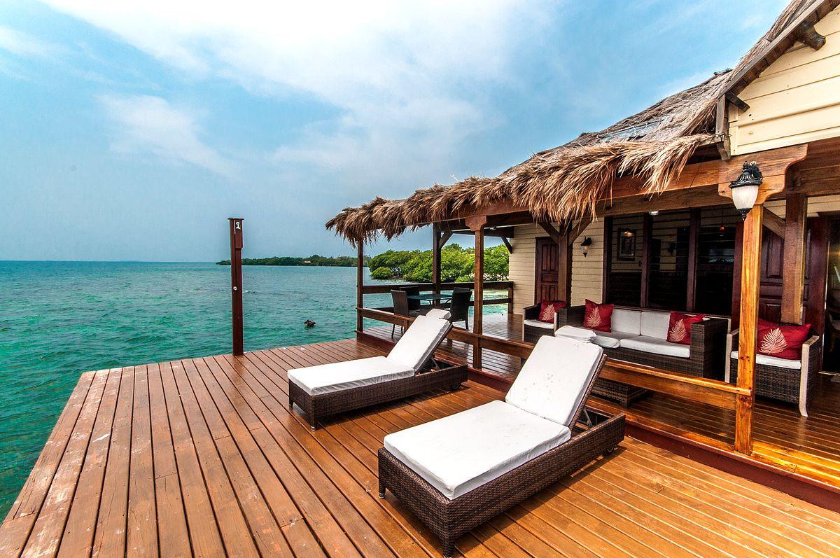 Jewel Caye image