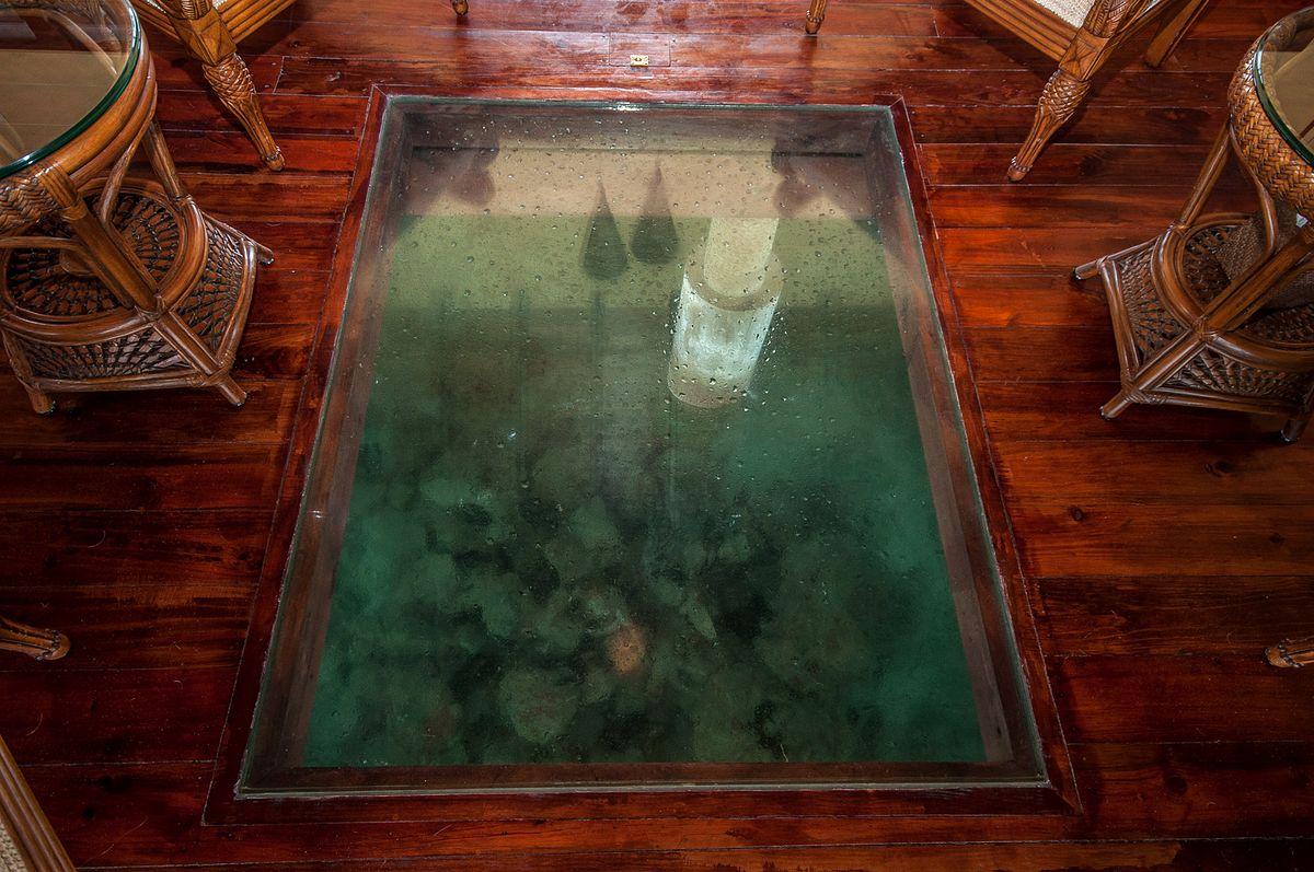 Jewel Caye image