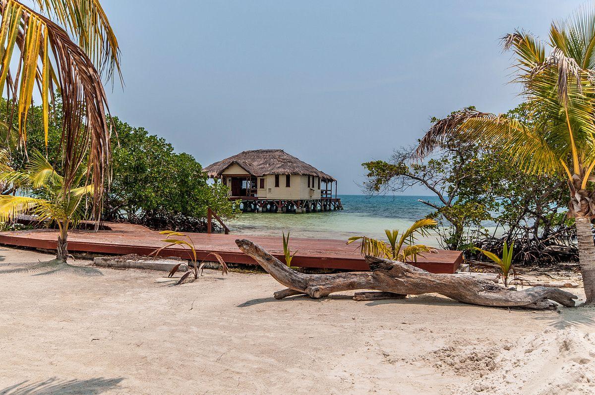 Jewel Caye image