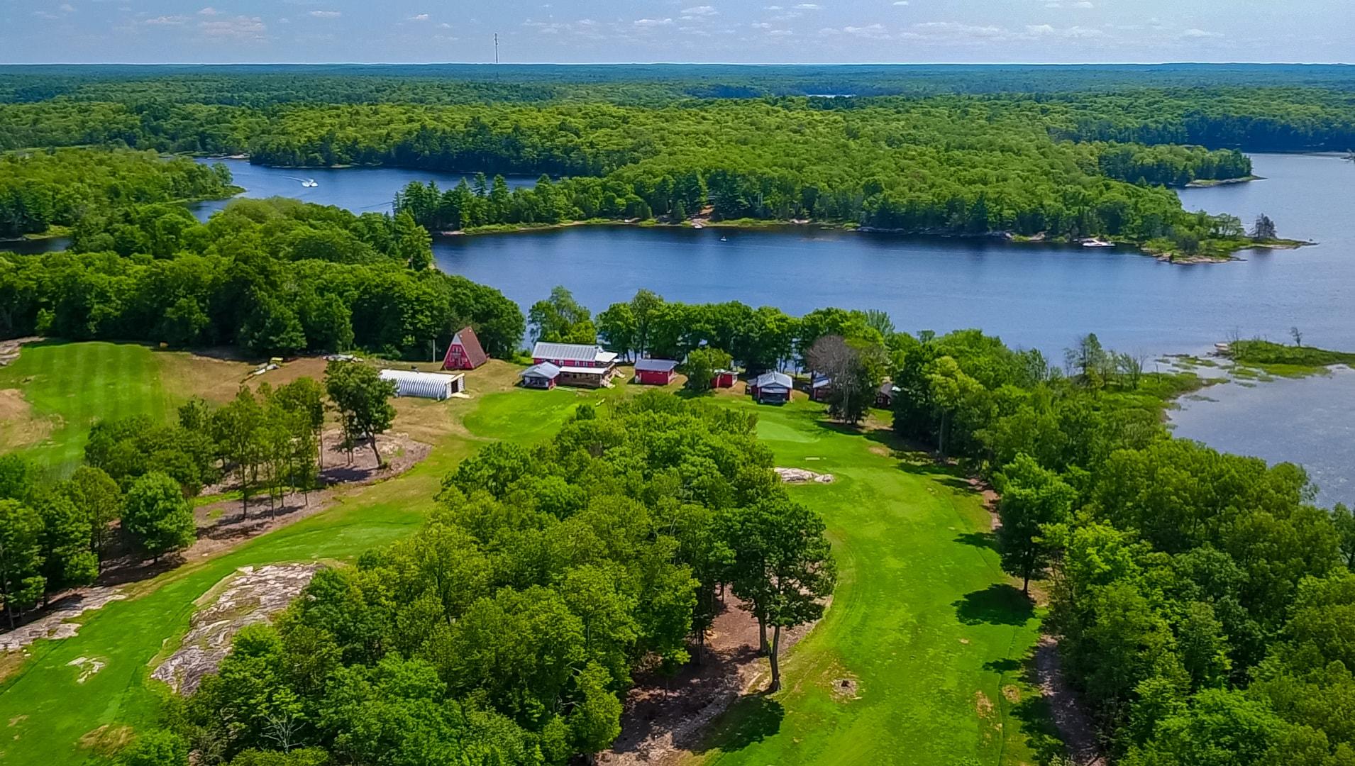 Lakefront Cottages and Golf Course Retreat image