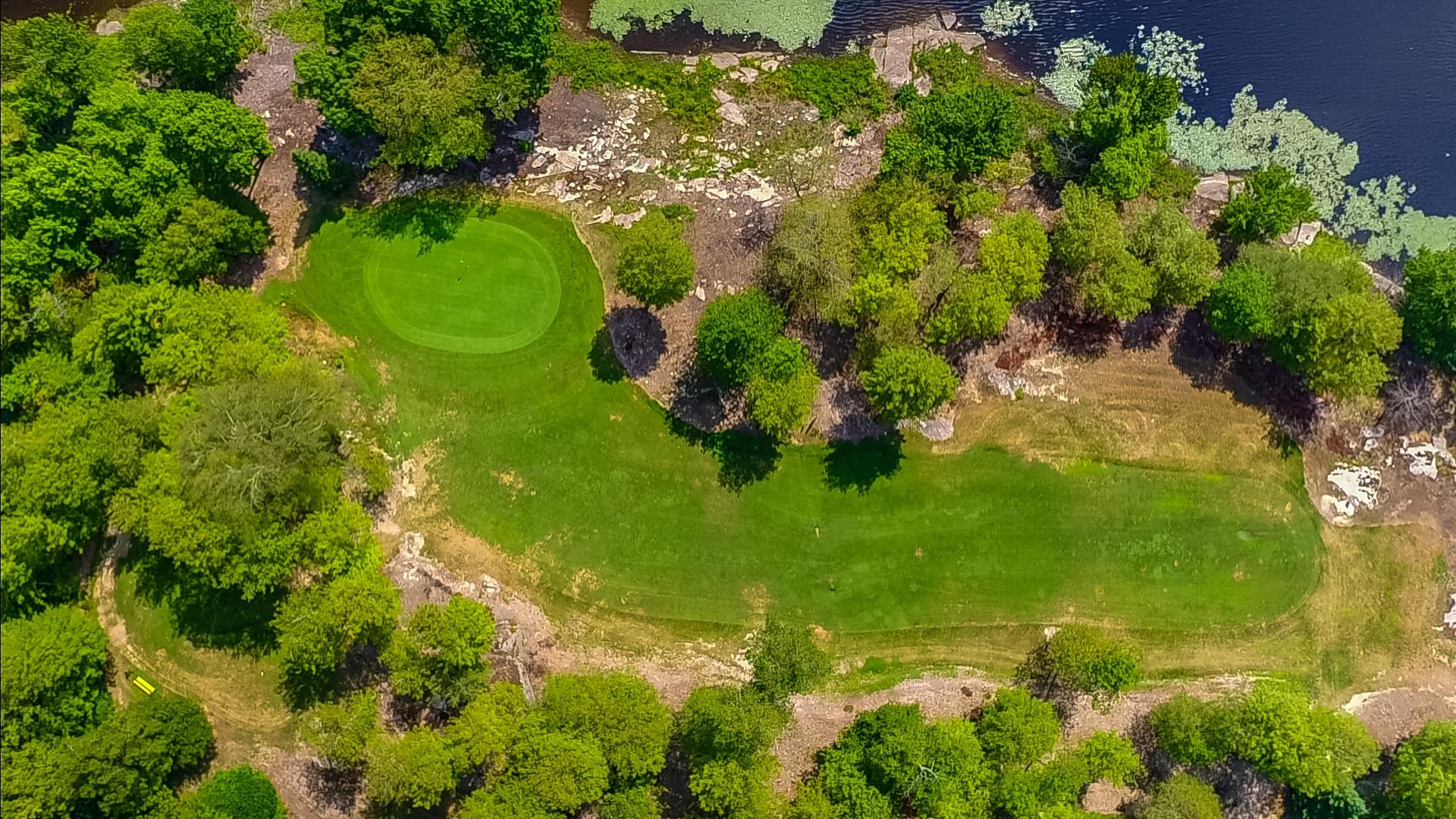 Lakefront Cottages and Golf Course Retreat image