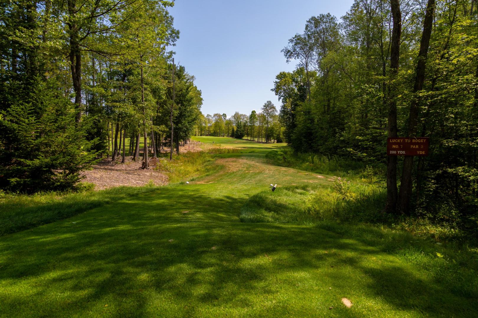 Lakefront Cottages and Golf Course Retreat image