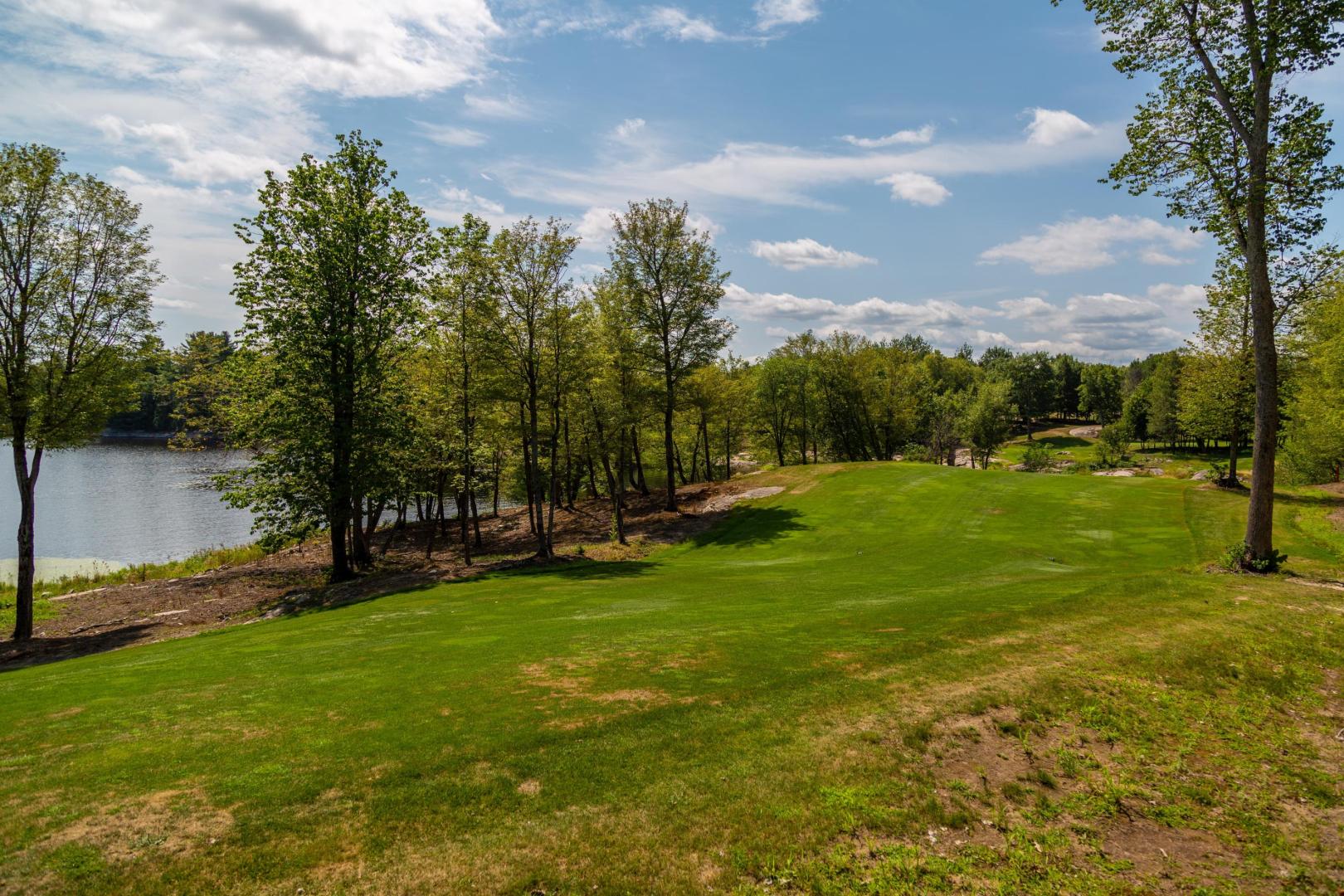 Lakefront Cottages and Golf Course Retreat image