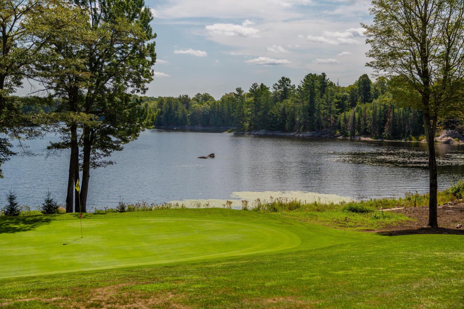 Lakefront Cottages and Golf Course Retreat image