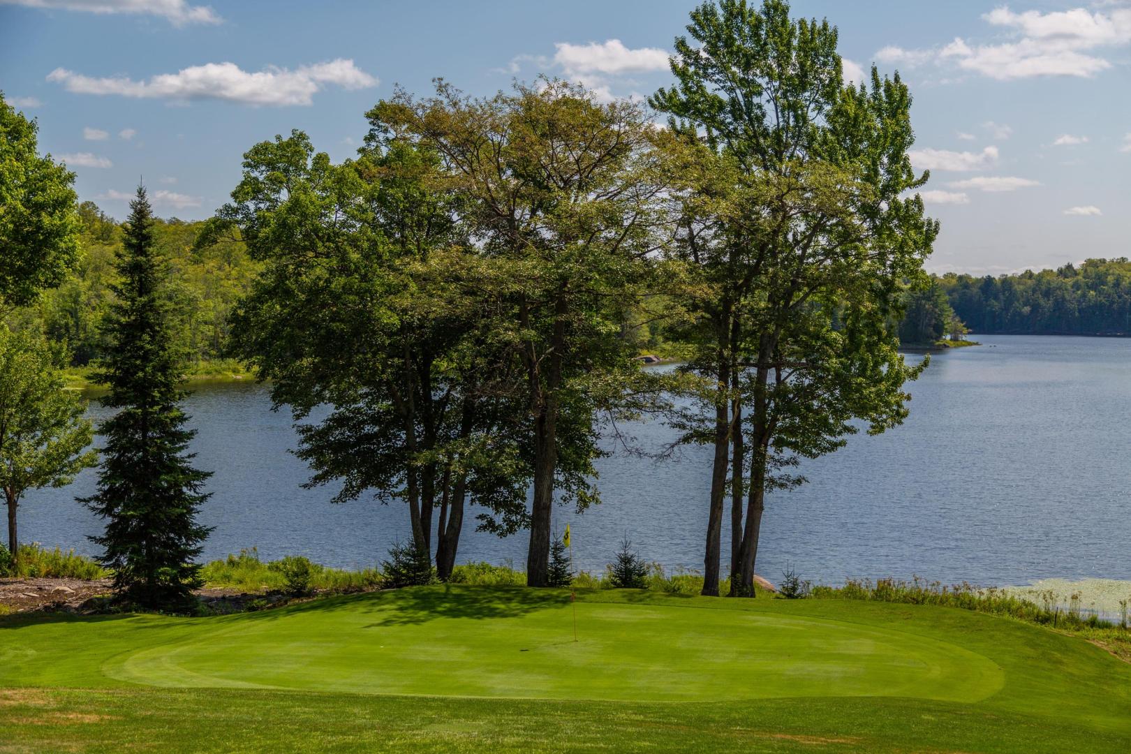 Lakefront Cottages and Golf Course Retreat image