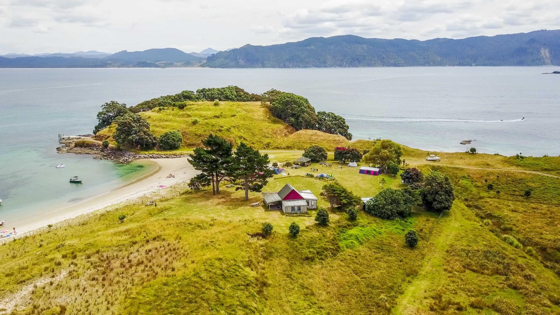 Slipper Island image