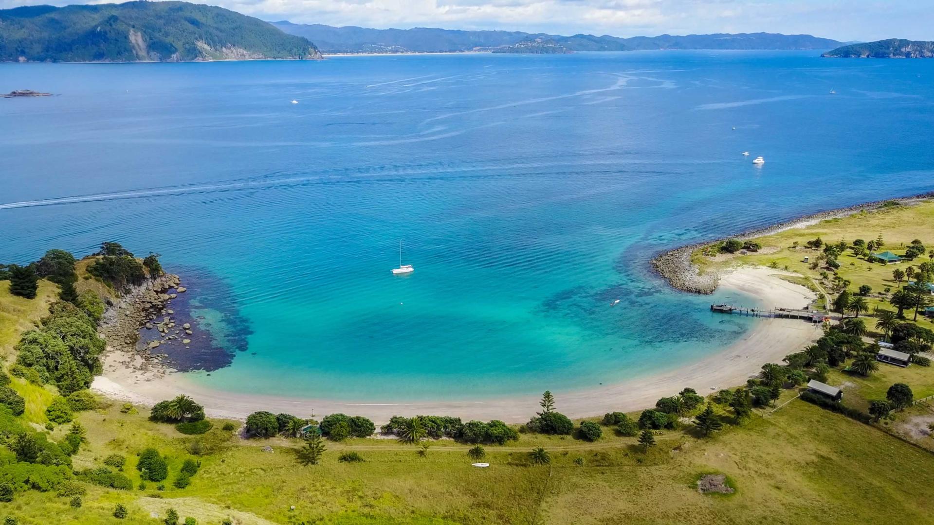 Slipper Island image