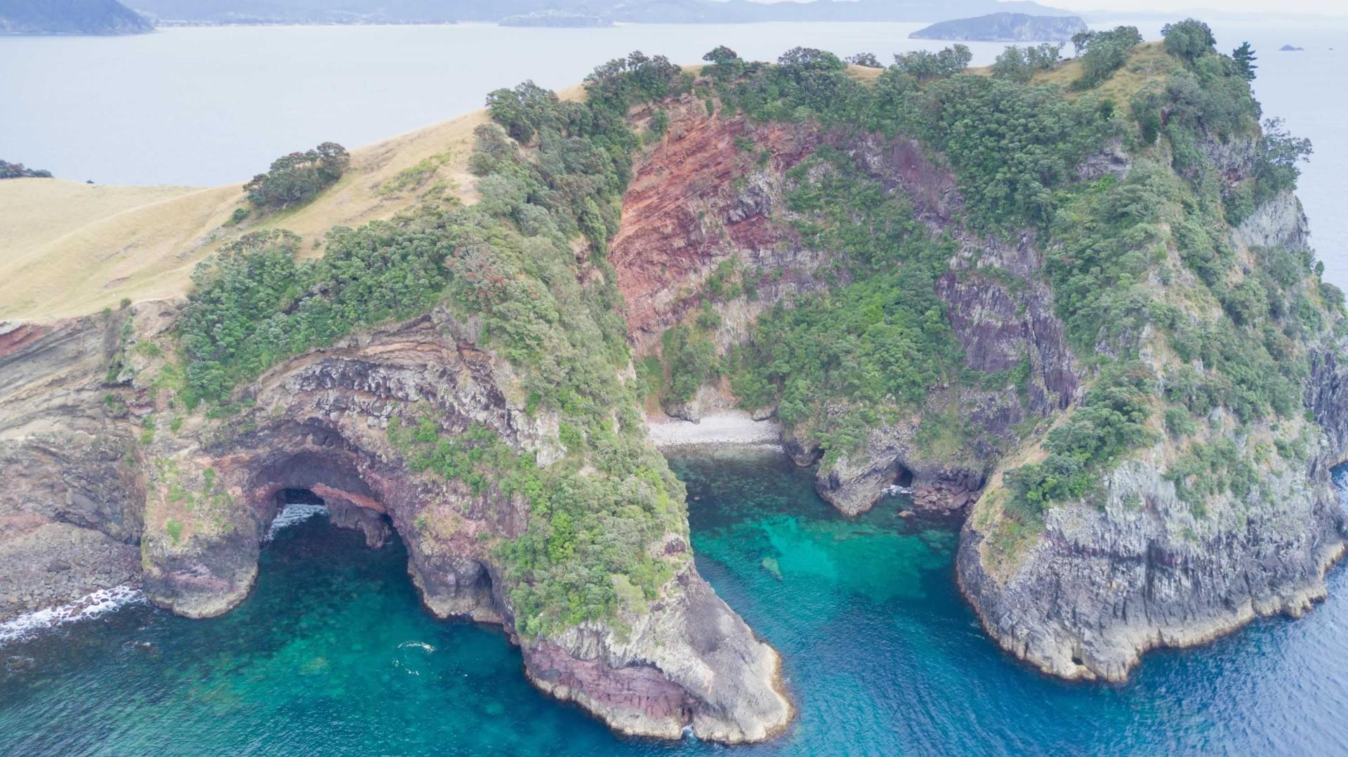 Slipper Island image