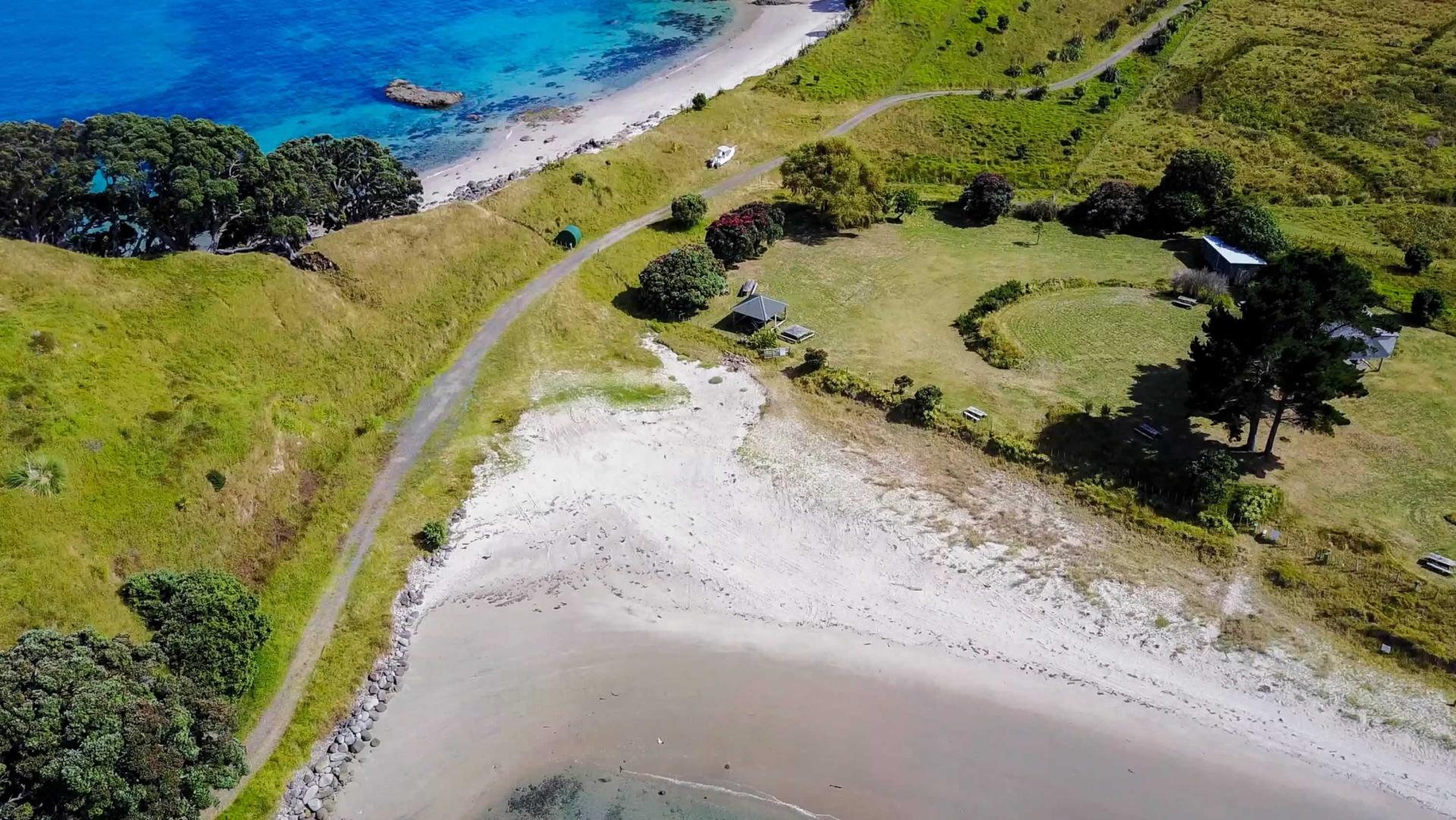 Slipper Island image