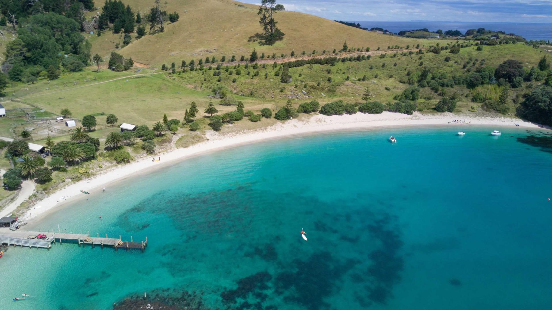 Slipper Island image