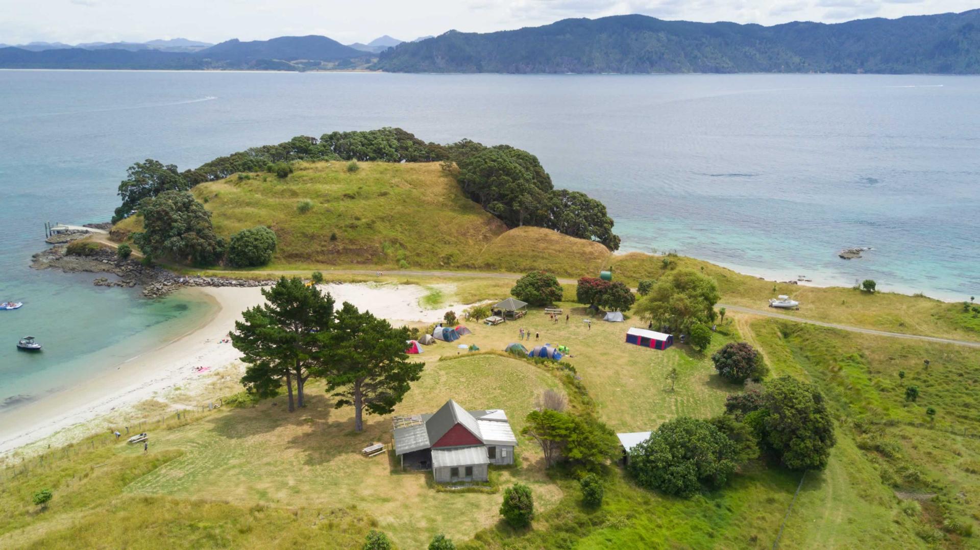 Slipper Island image