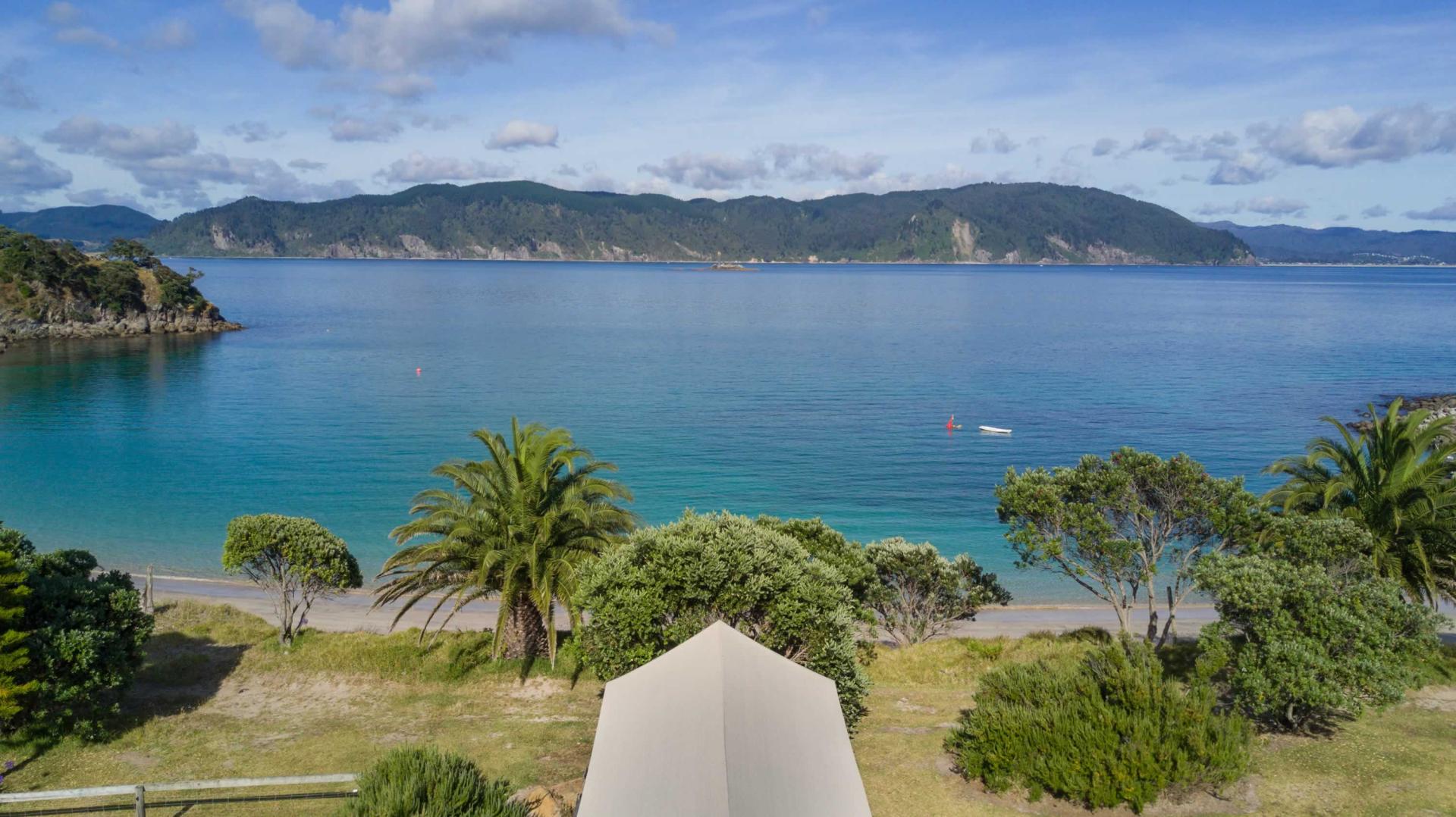 Slipper Island image
