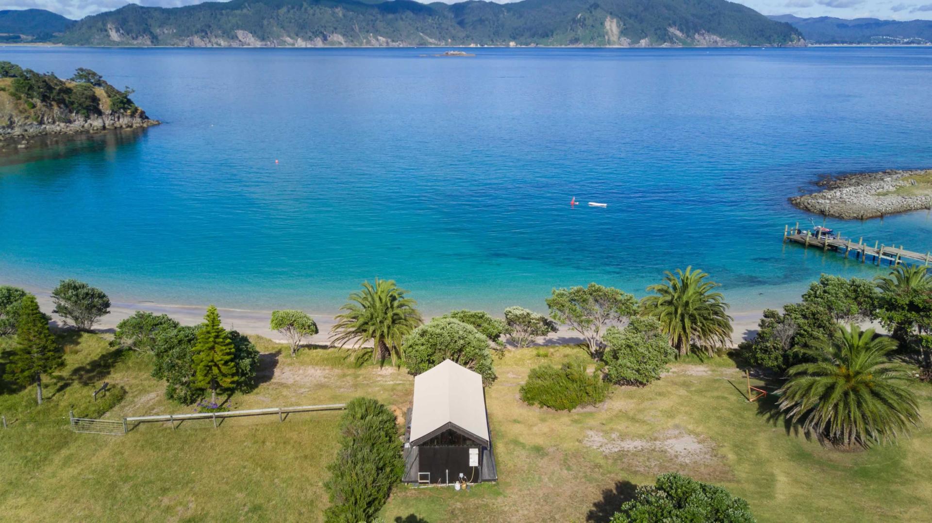 Slipper Island image