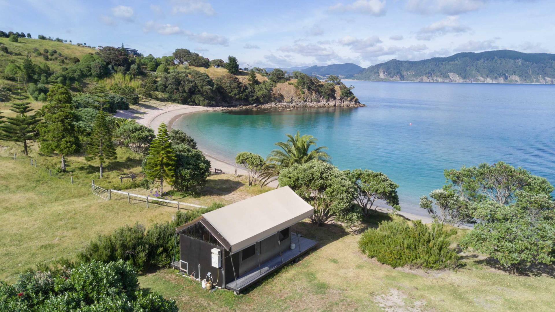 Slipper Island image