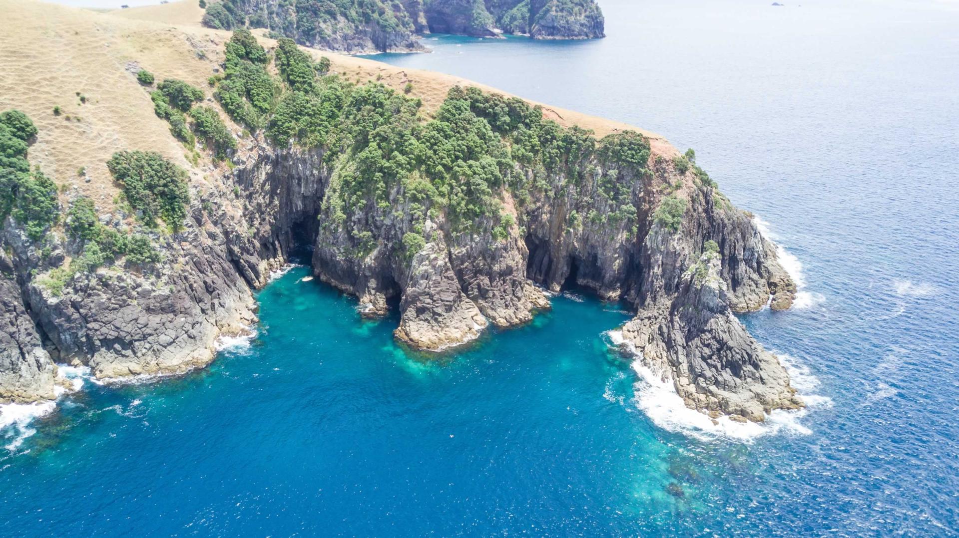 Slipper Island image