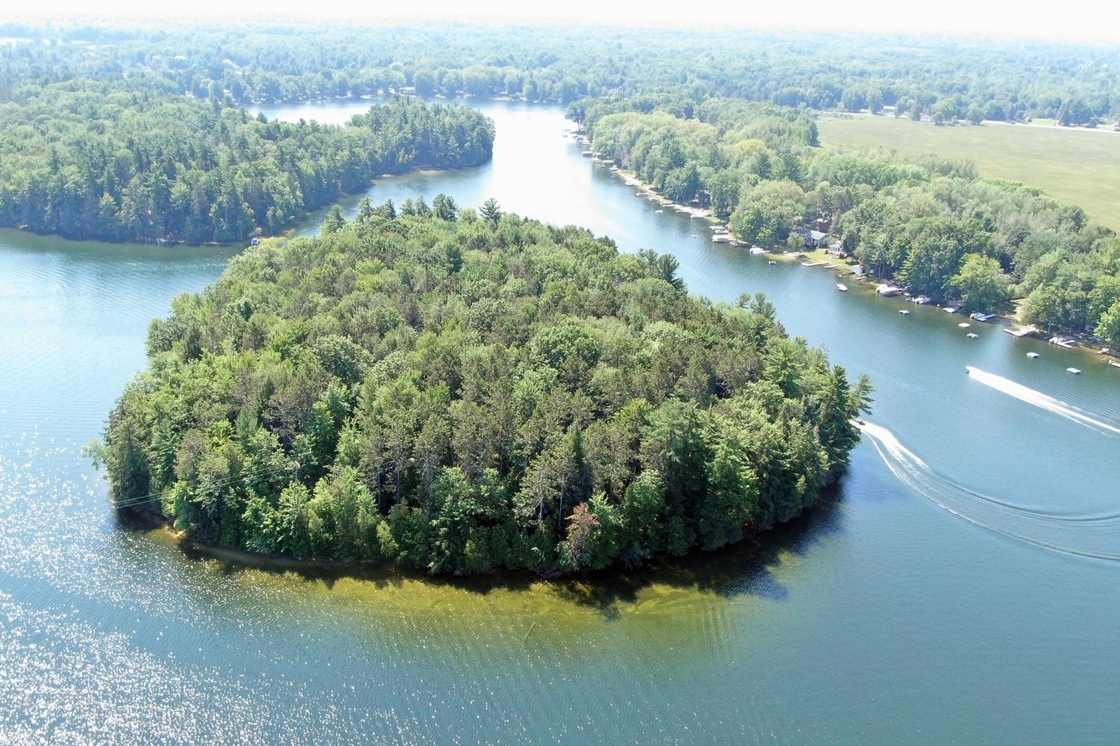 Private Island on School Section Lake – Private island in Michigan, United States