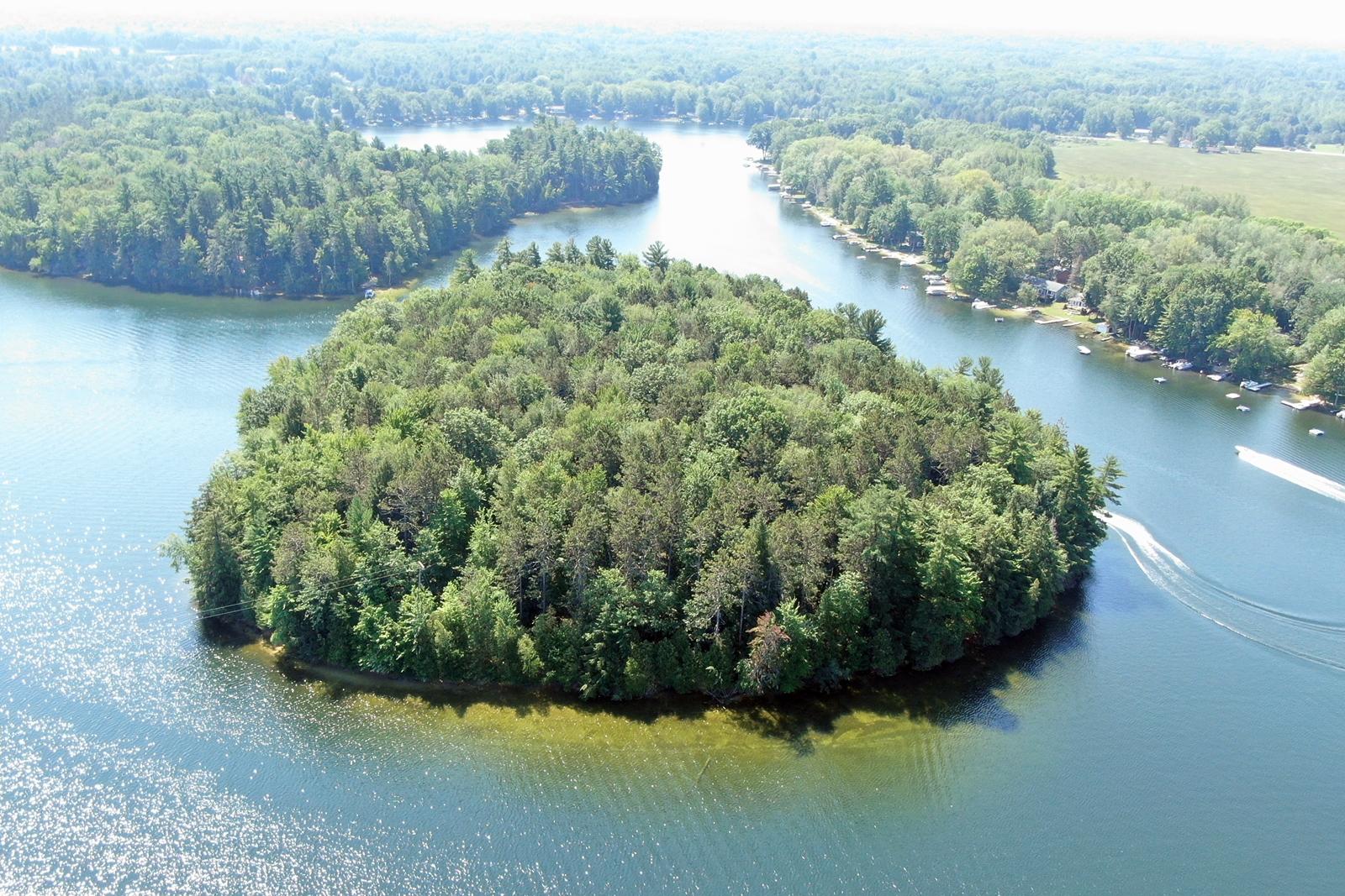 Private Island on School Section Lake – Private island in Michigan, United States