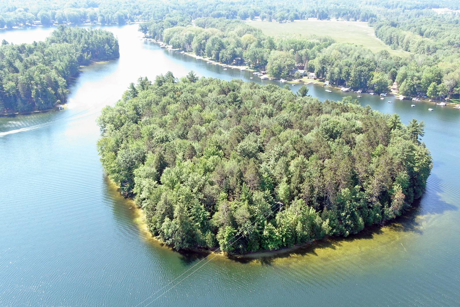 Private Island on School Section Lake – Private island in Michigan, United States