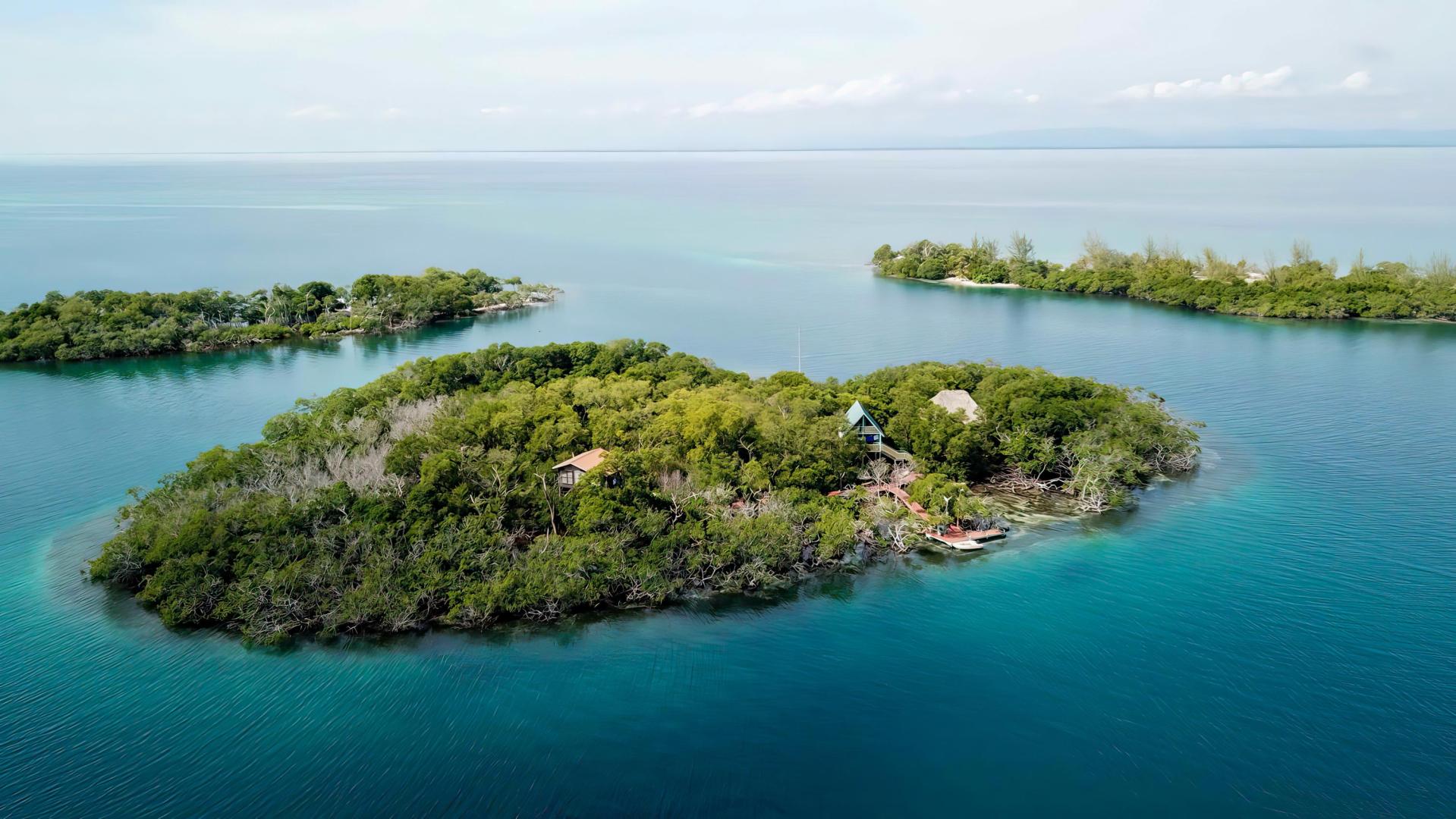 Hideaway Caye – Private island in Belize, Central America