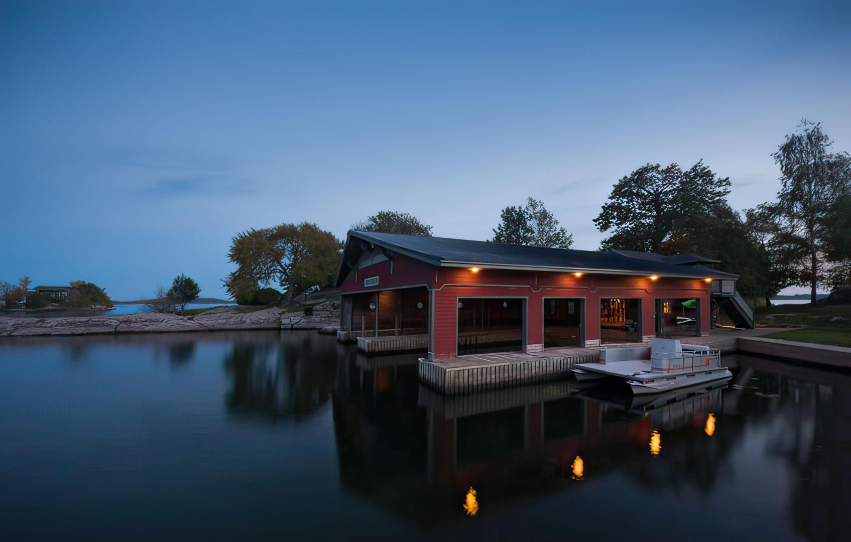 Whiskey Island Lodge – Private island in New York, United States