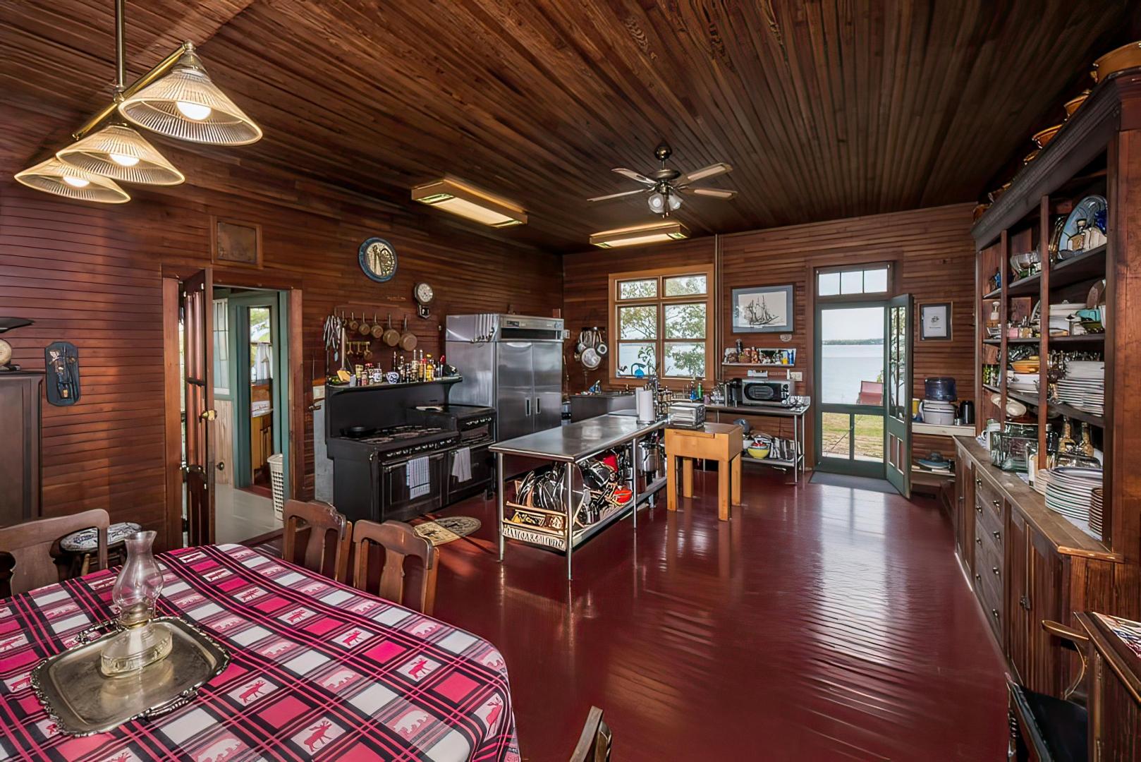 Whiskey Island Lodge – Private island in New York, United States