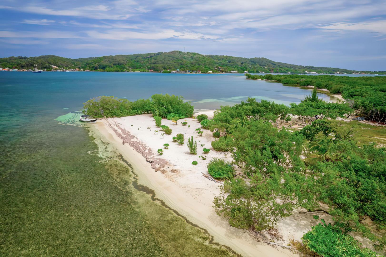 Rose Cay – Private island in Honduras, Central America