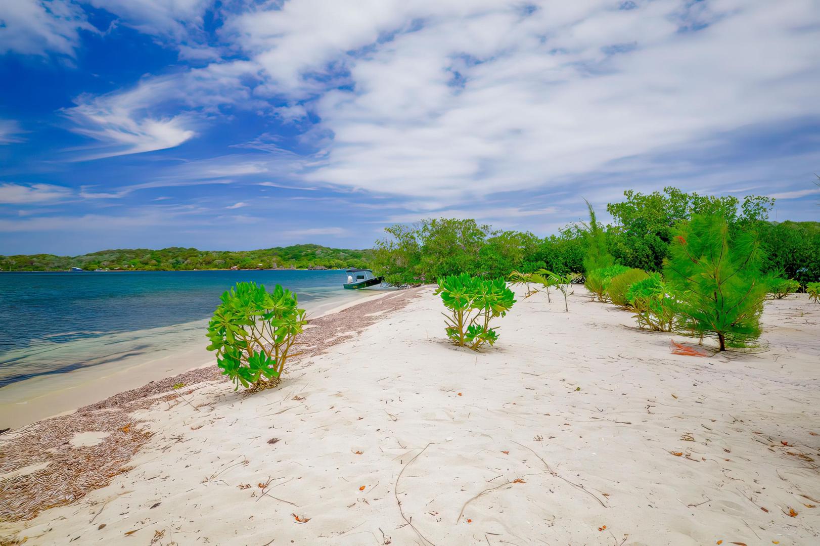 Rose Cay – Private island in Honduras, Central America