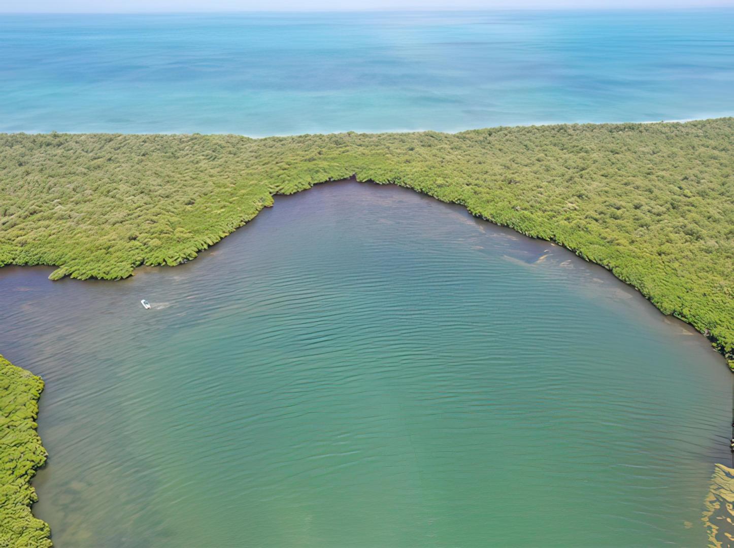 10 acres on Middle Long Caye – Private island in Belize, Central America