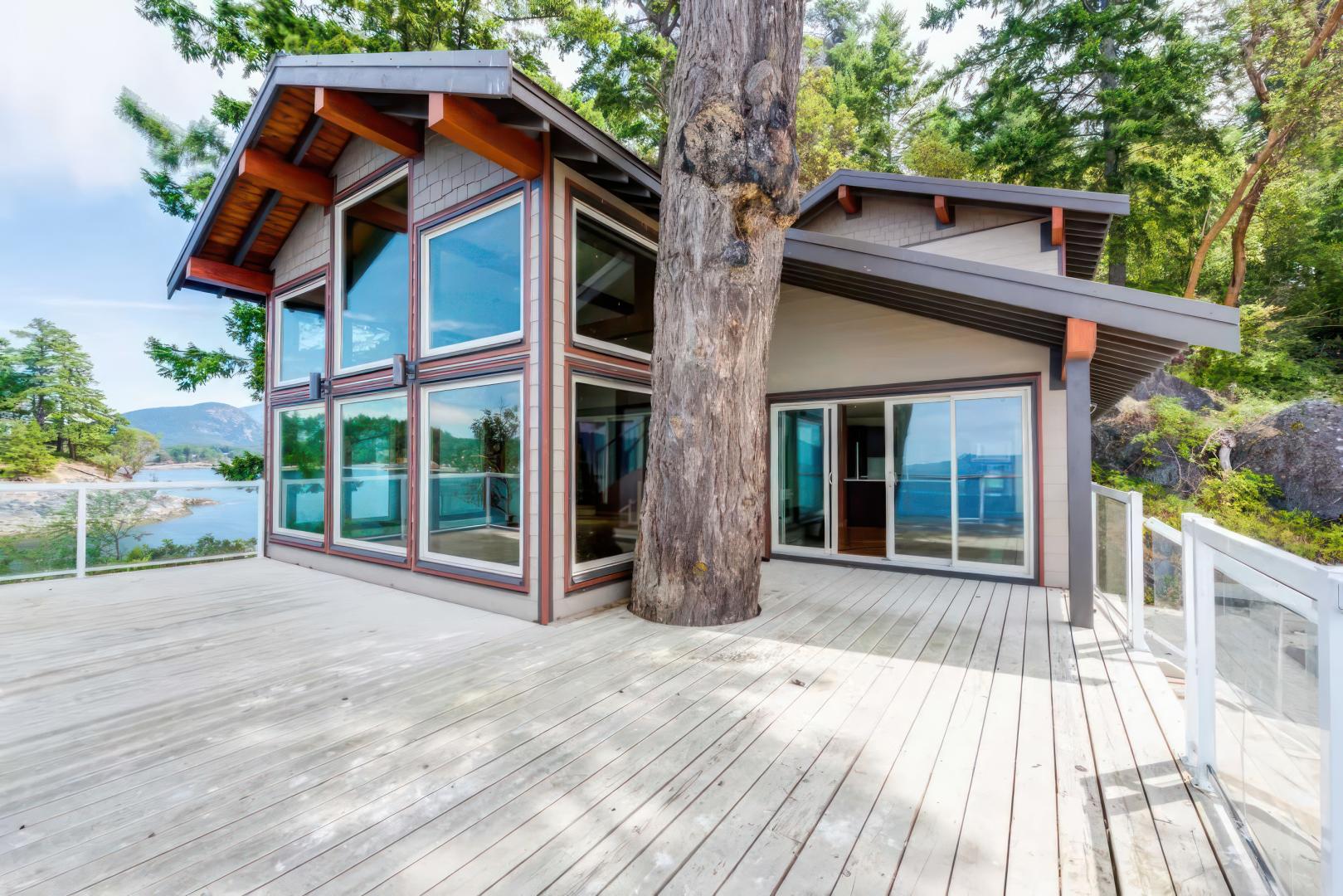 Whitestone Island, BC – Private island in British Columbia, Canada