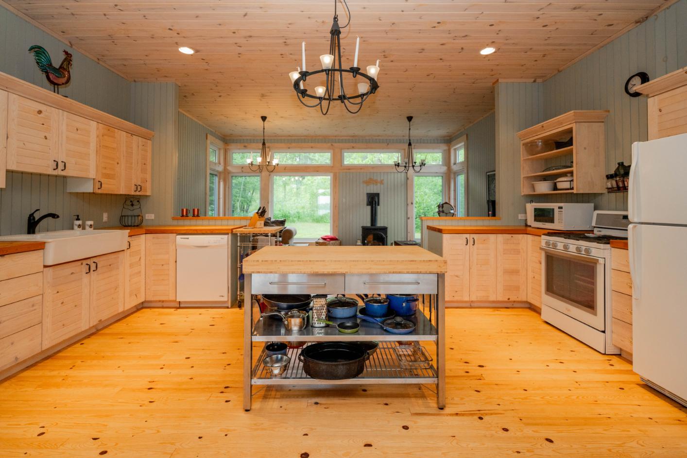 Queen Bee Island – Private island in Northern Ontario, Ontario, Canada