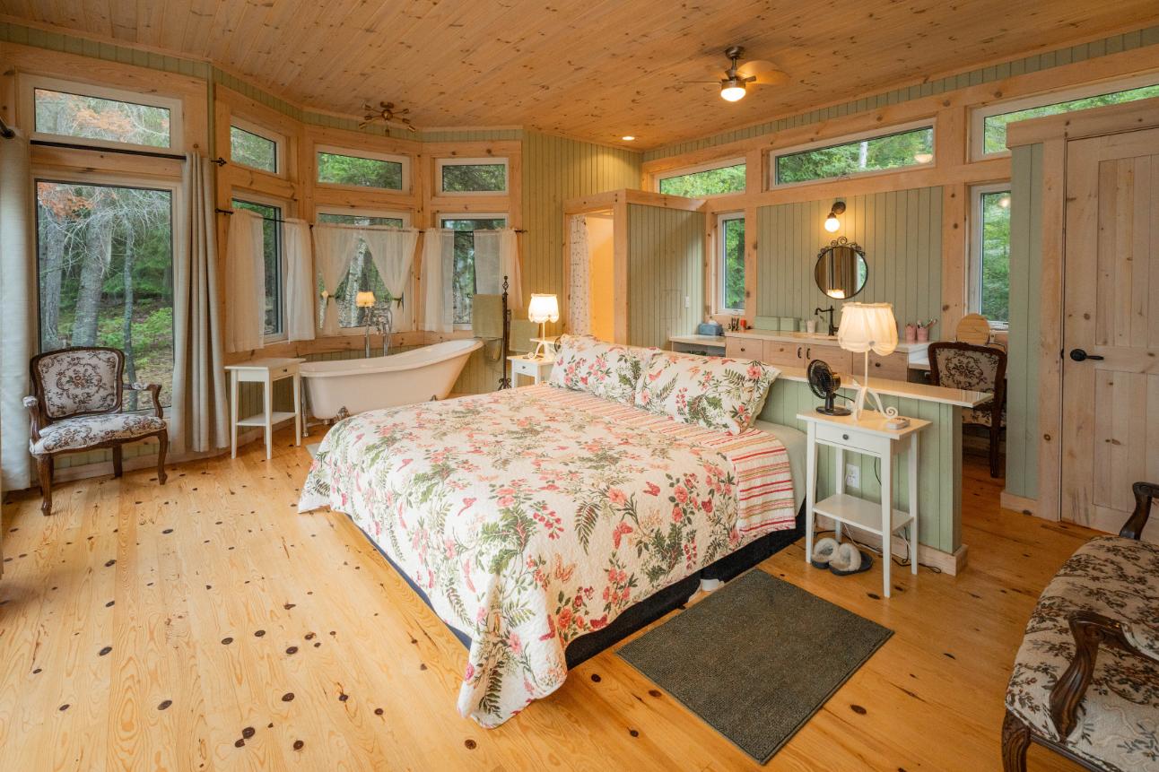 Queen Bee Island – Private island in Northern Ontario, Ontario, Canada