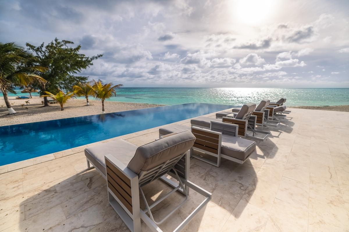 Manta Island Resort – Private island in Belize, Central America