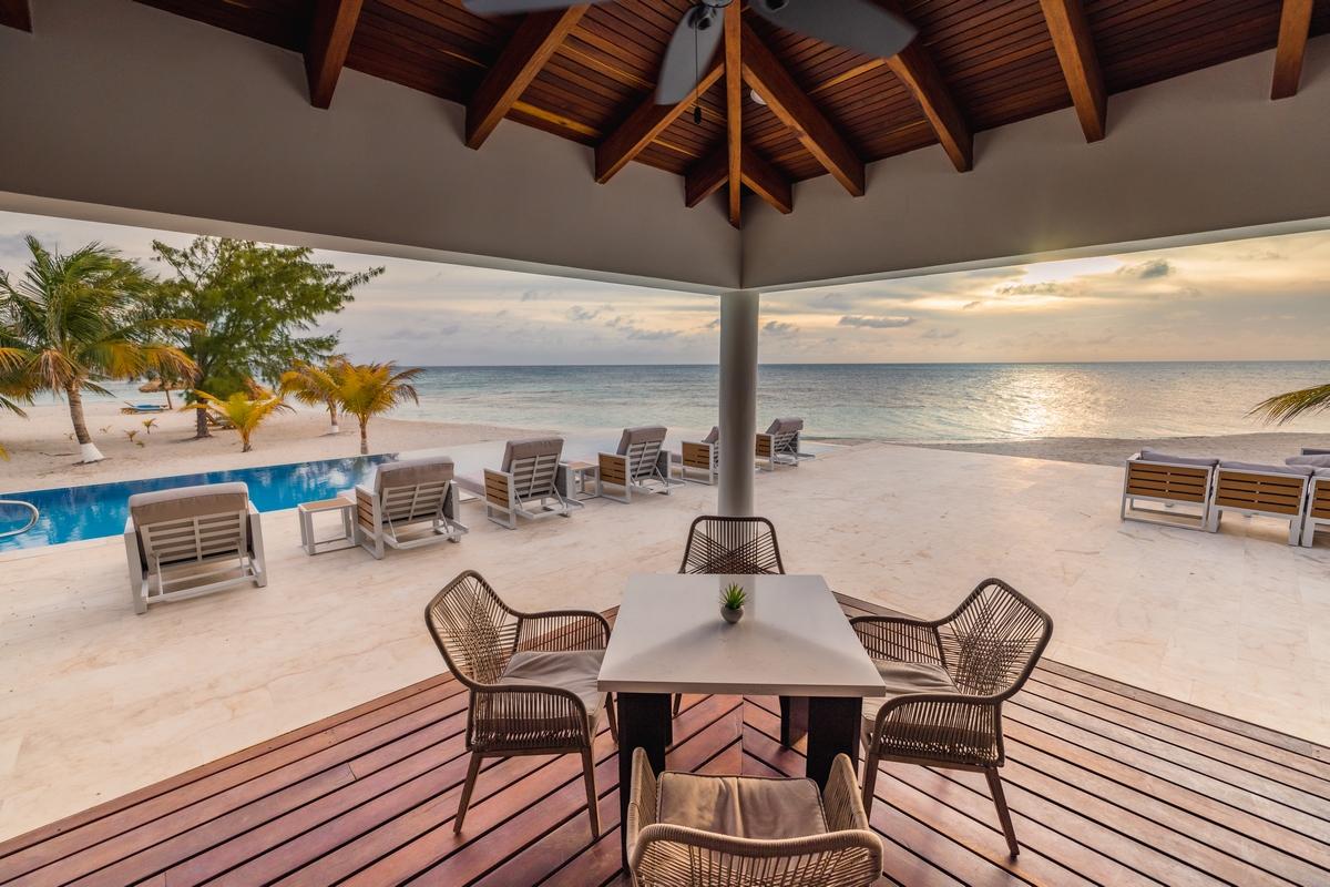 Manta Island Resort – Private island in Belize, Central America