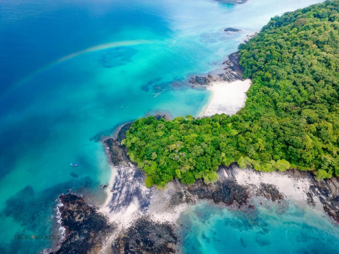 Isla de Puercos – Private island in Panama, Central America