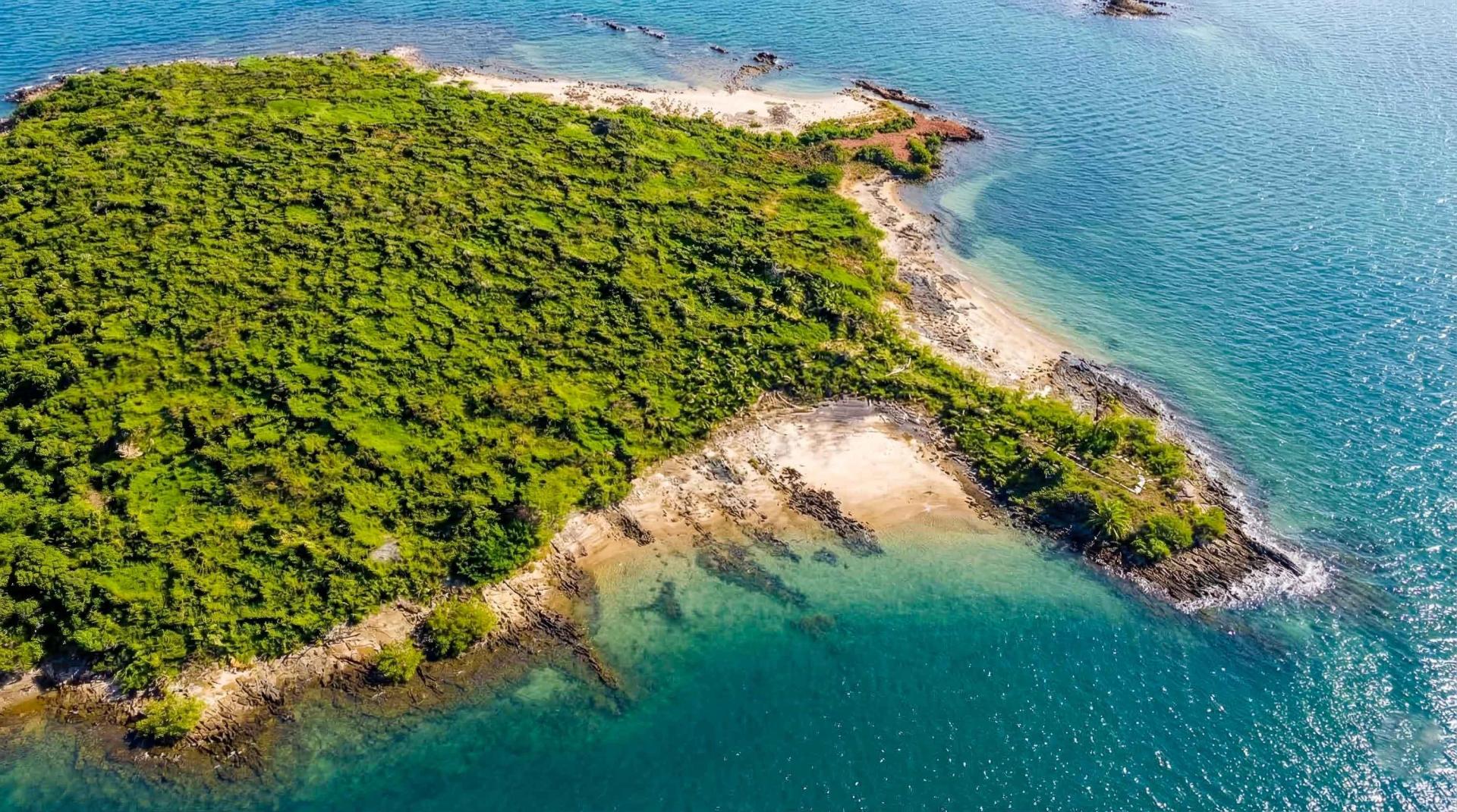 Isla Gallina – Private island in Panama, Central America