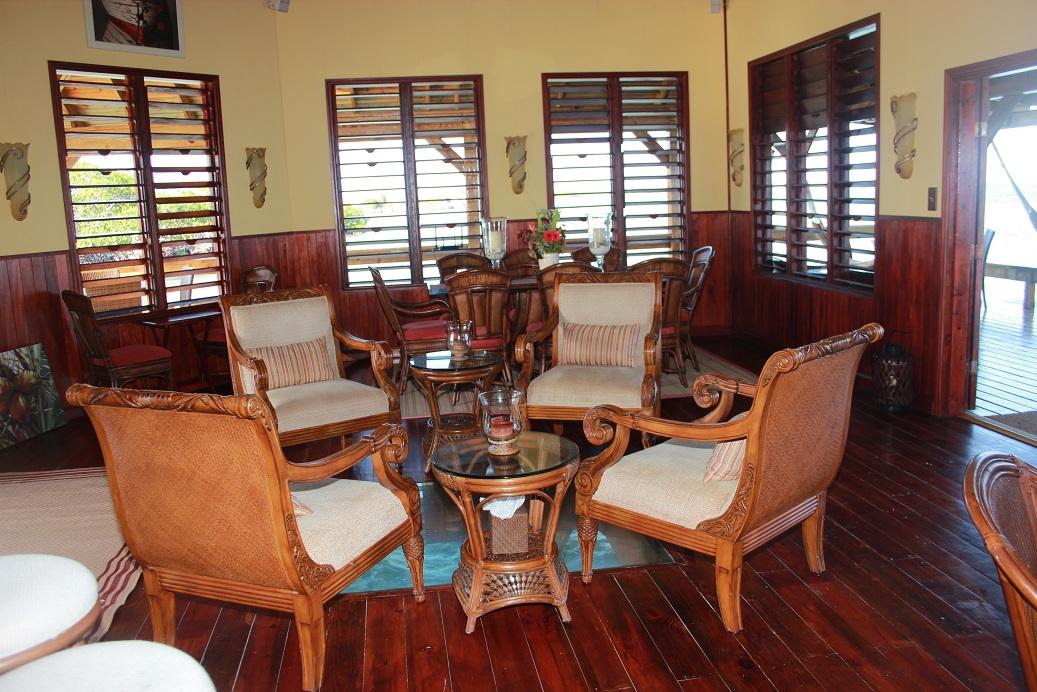 Jewel Caye image