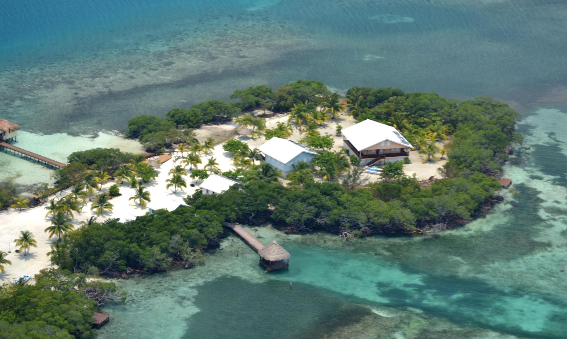 Jewel Caye image