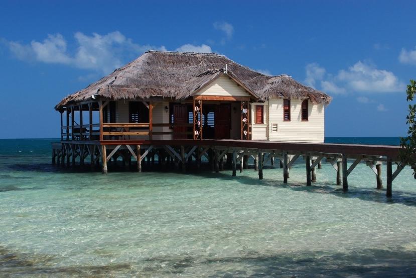 Jewel Caye image