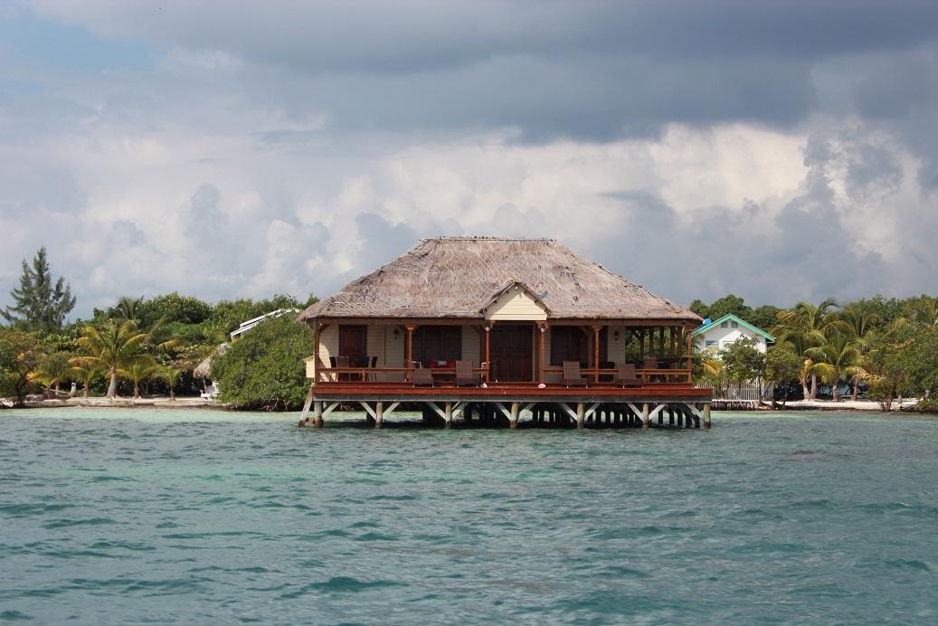 Jewel Caye image