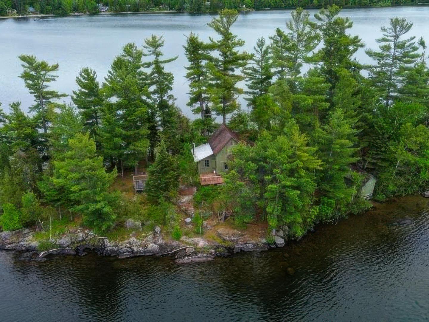 Lac des Iles Island – Private island in Quebec, Canada
