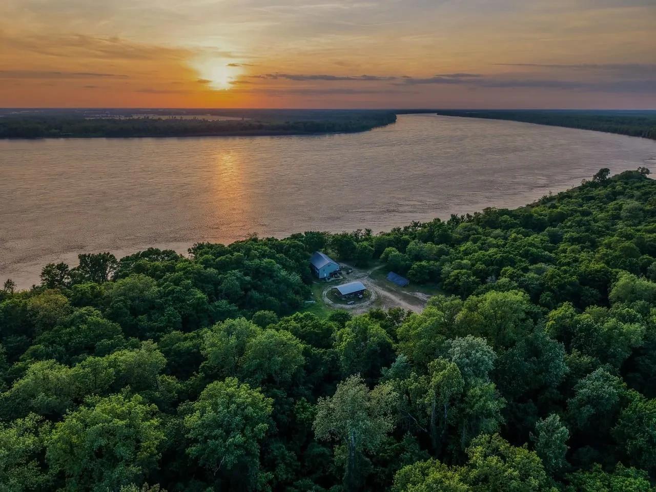 Lost Brake – Private island in Missouri, United States