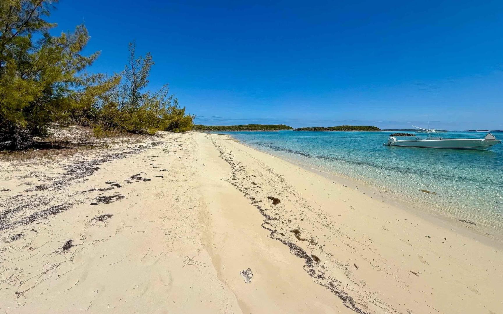 Sand Dollar Cay – Private island in The Berry Islands, Bahamas, Caribbean