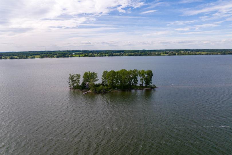 Lyons Island – Private island in Ontario, Canada